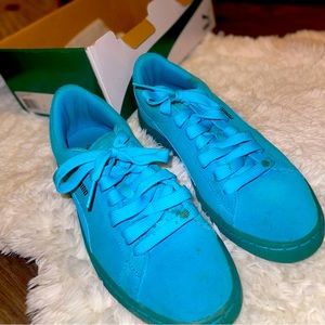 Puma suede shoes size 7